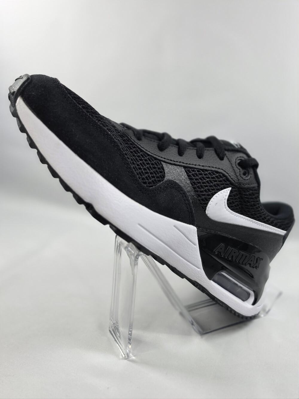 New Nike Air Max – Youth 7 / Women’s 8.5 – Black/White – Brand New No Box